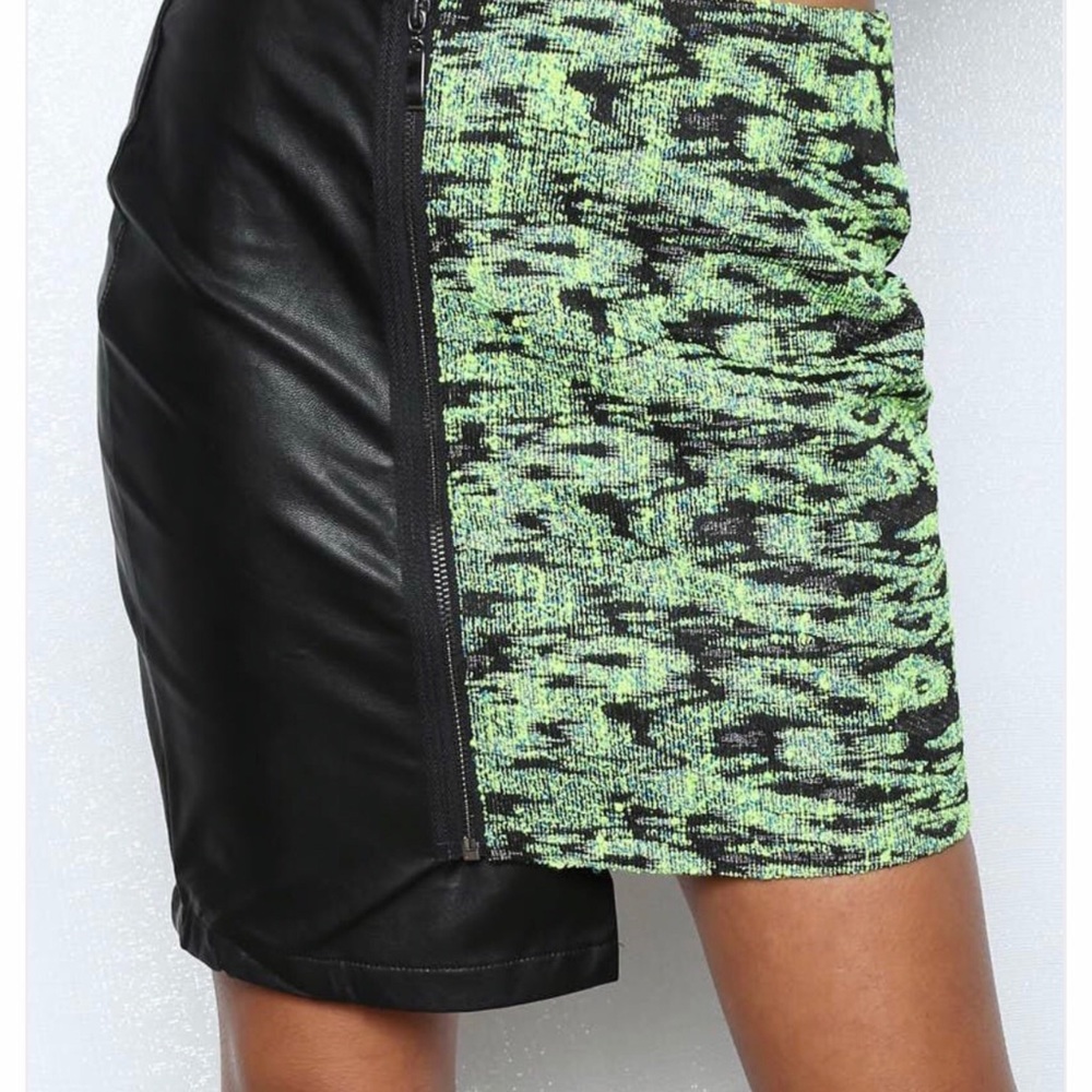 Zip Front Faux Leather Mini Skirt - Picture 2 of 3